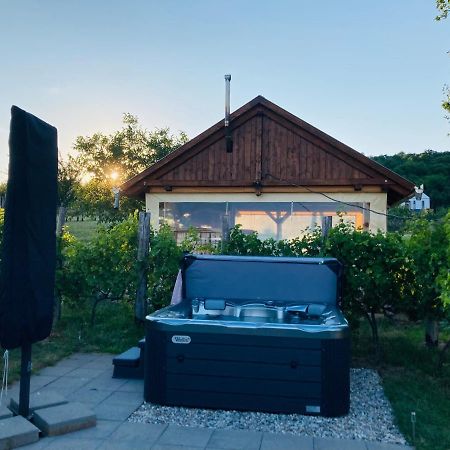 Hotel Edenkert Vendeghazak Pécsvárad Exteriér fotografie