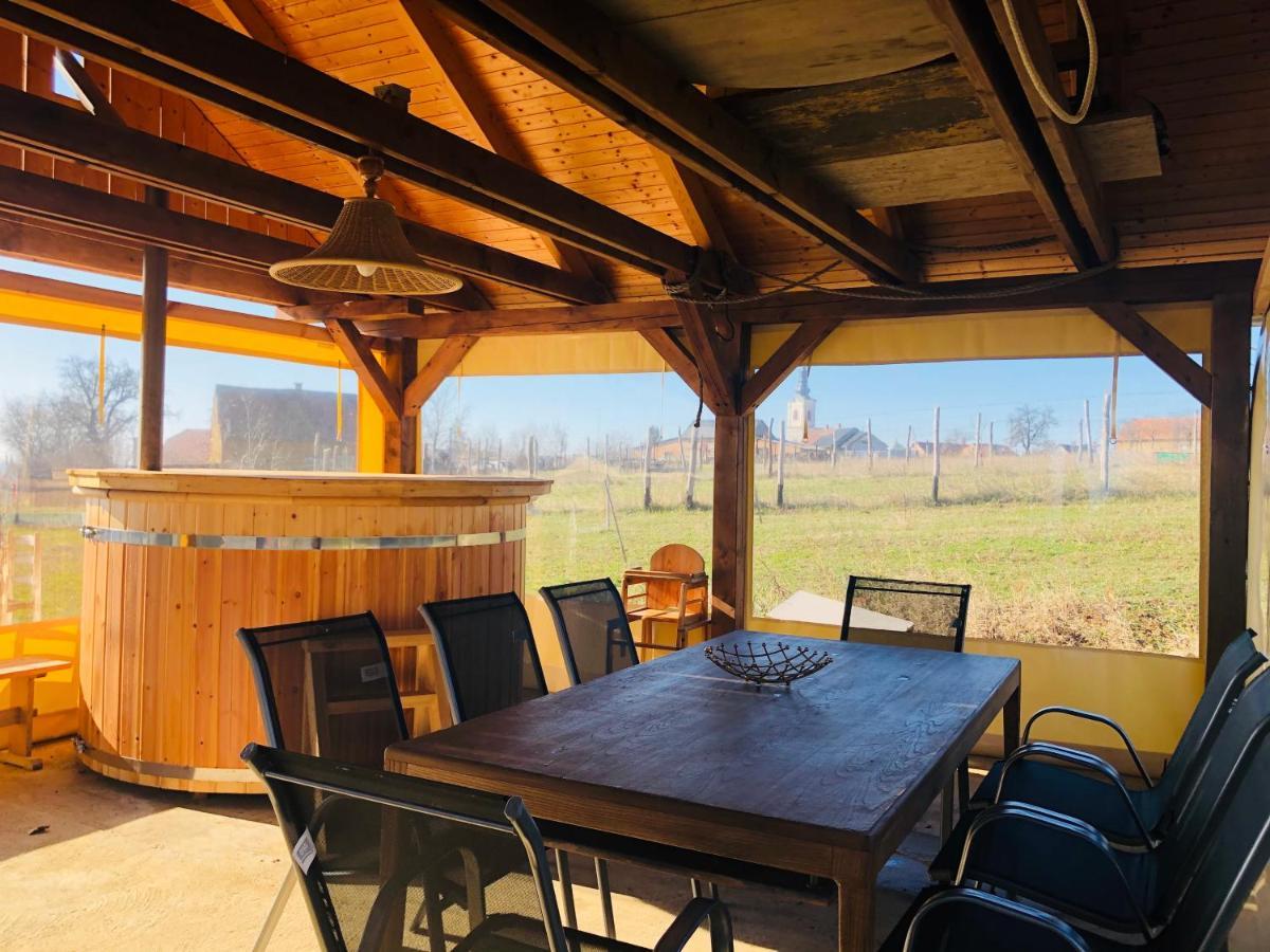 Hotel Edenkert Vendeghazak Pécsvárad Exteriér fotografie