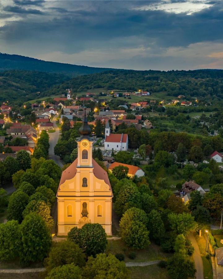Hotel Edenkert Vendeghazak Pécsvárad Exteriér fotografie