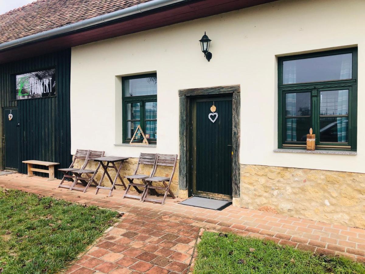 Hotel Edenkert Vendeghazak Pécsvárad Exteriér fotografie
