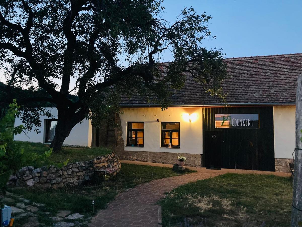 Hotel Edenkert Vendeghazak Pécsvárad Exteriér fotografie