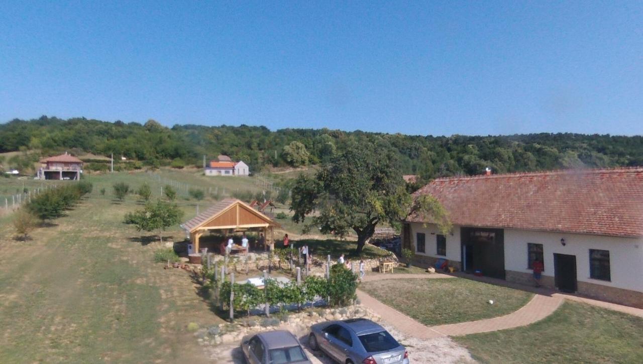 Hotel Edenkert Vendeghazak Pécsvárad Exteriér fotografie